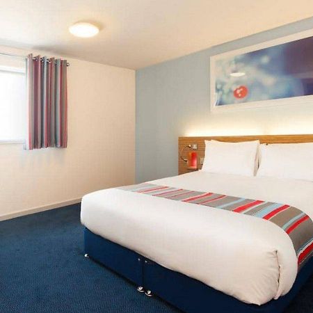 Travelodge London Teddington Exterior foto