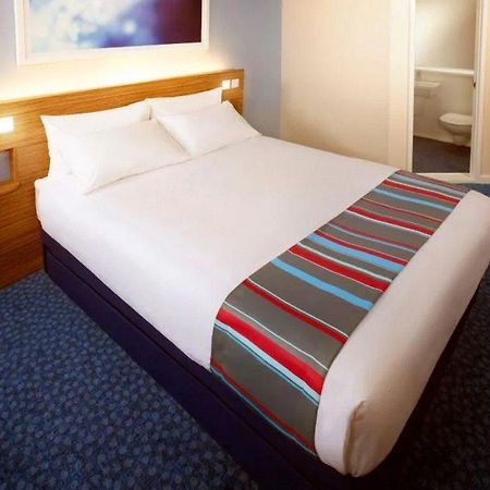 Travelodge London Teddington Exterior foto