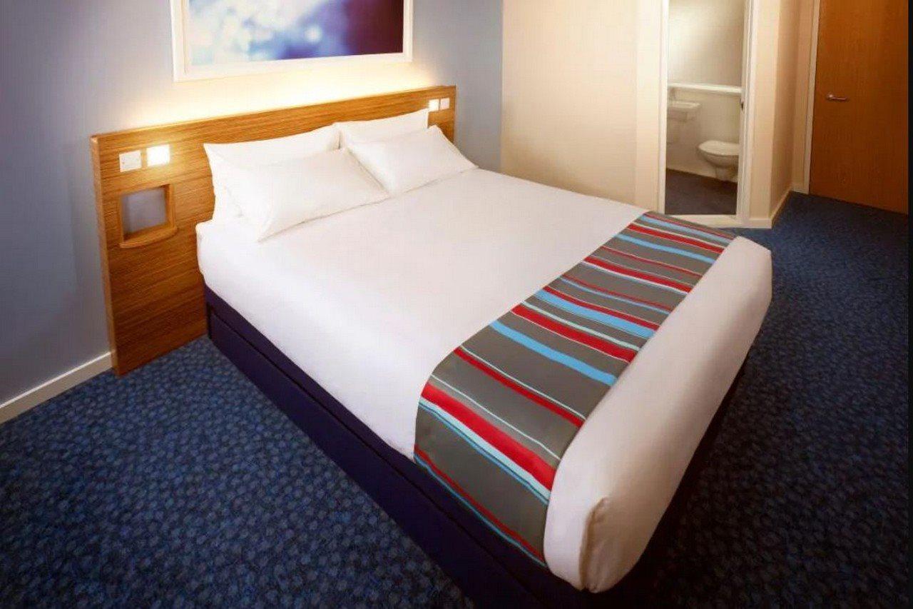 Travelodge London Teddington Exterior foto