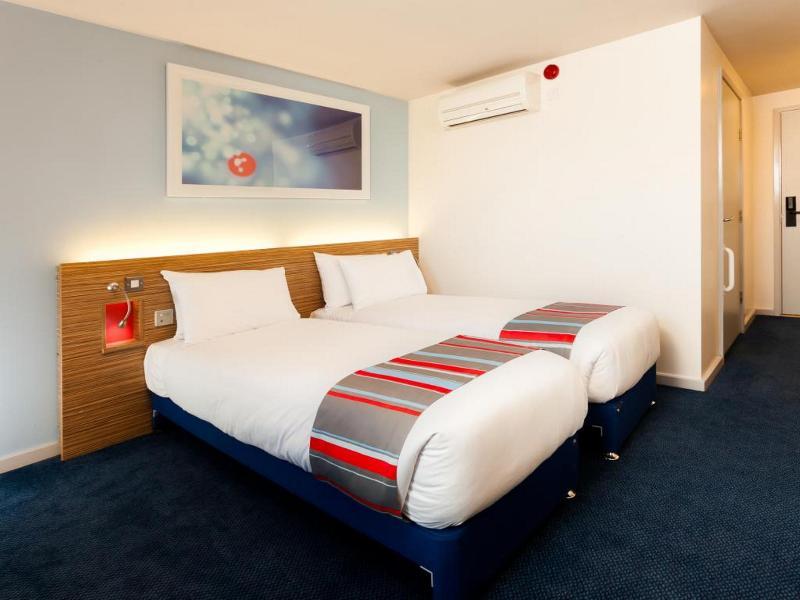 Travelodge London Teddington Exterior foto