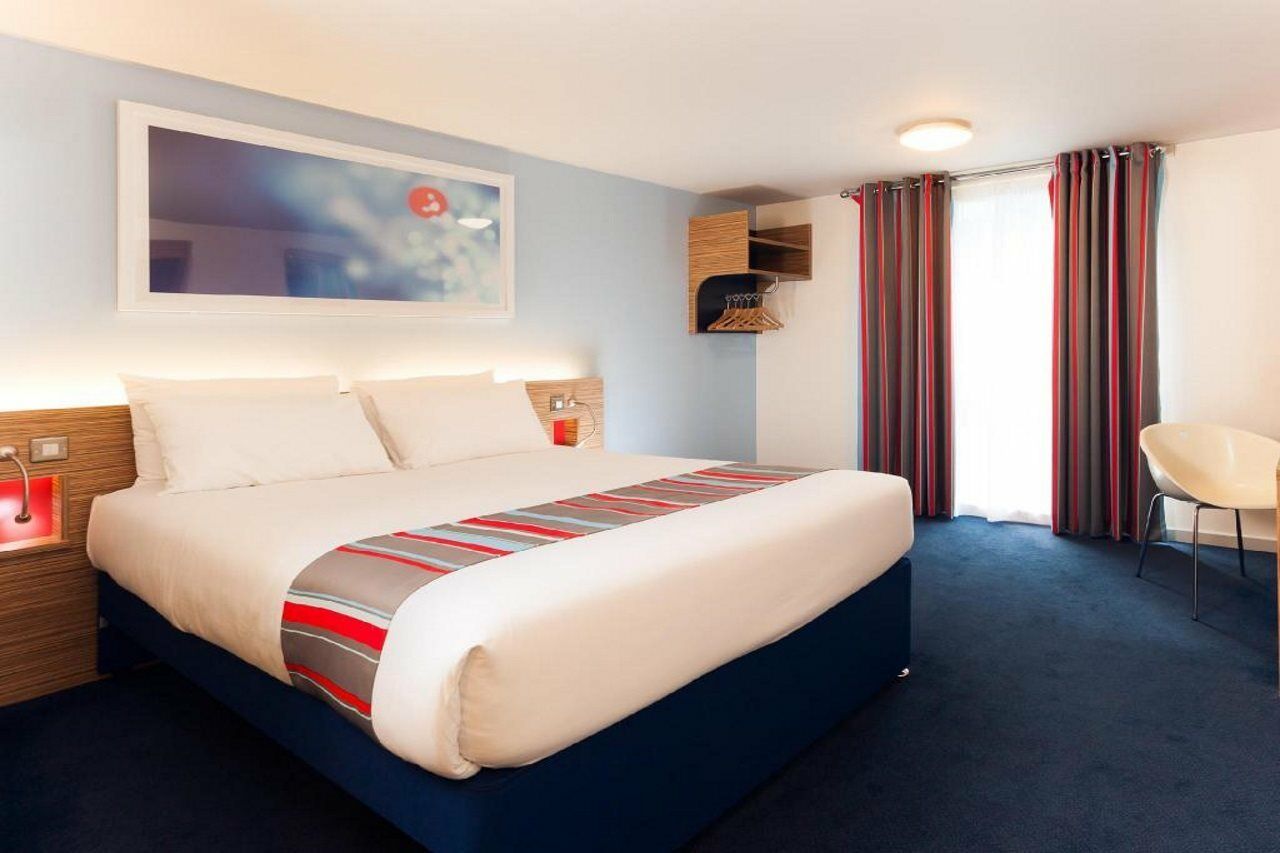Travelodge London Teddington Exterior foto