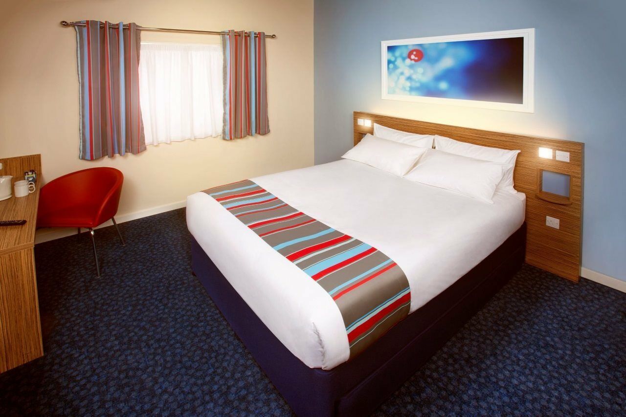 Travelodge London Teddington Exterior foto